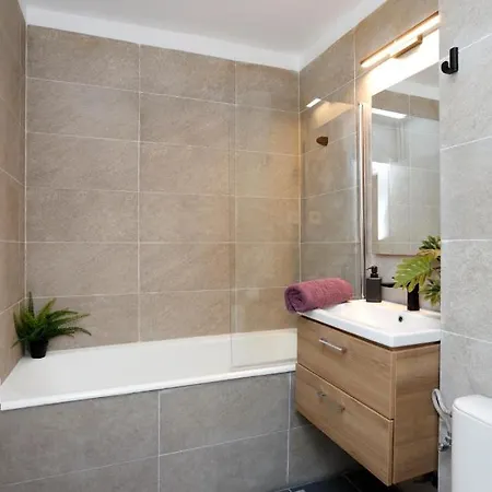 Brand New Lovely Near Metro Station * Bukareszt