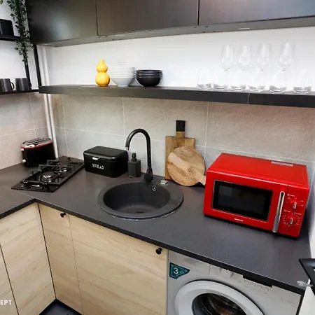 Brand New Lovely Near Metro Station