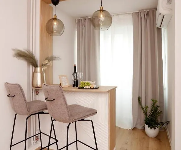 Brand New Lovely Near Metro Station Apartamento