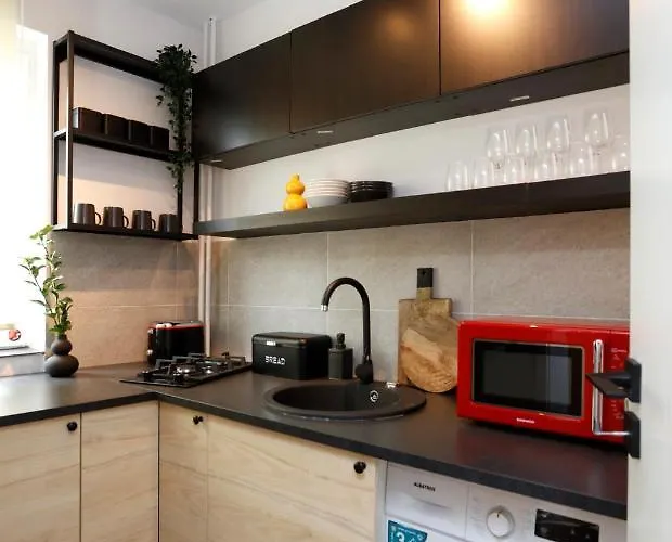 Апартаменты Brand New Lovely Near Metro Station