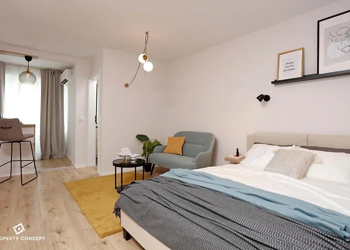 Brand New Lovely Near Metro Station *