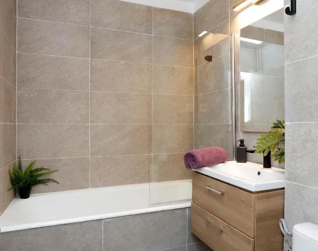 Brand New Lovely Near Metro Station * Bucareste