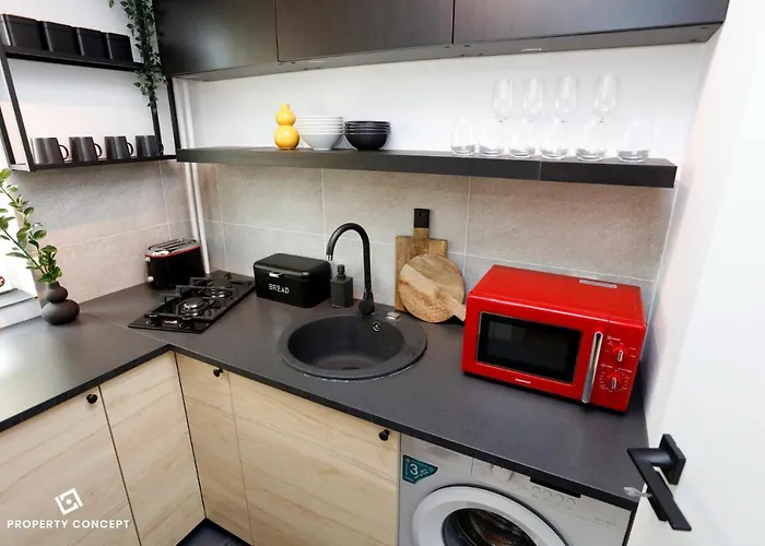 Brand New Lovely Near Metro Station