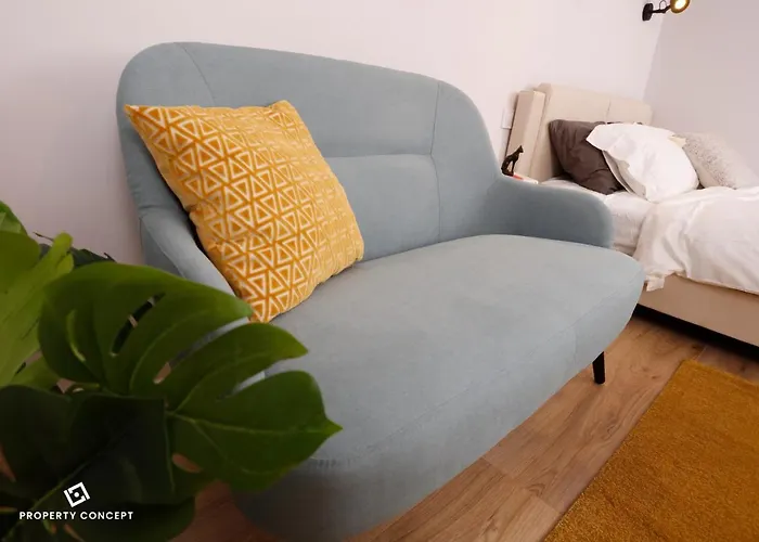 Brand New Lovely Near Metro Station *