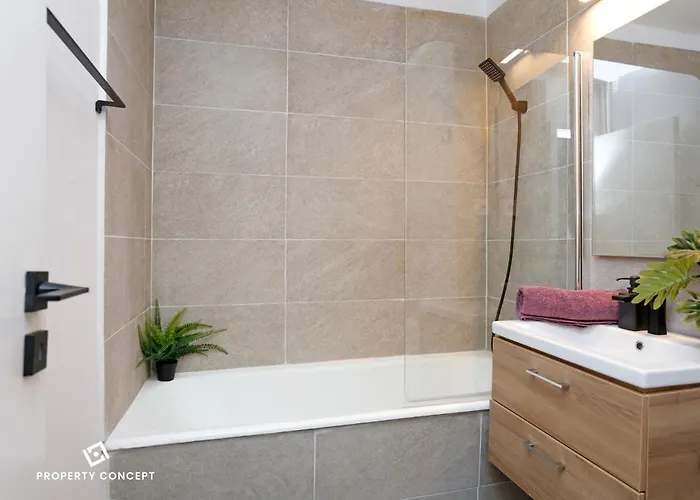 Brand New Lovely Near Metro Station Апартаменты *