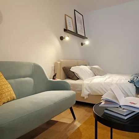 Appartamento Brand New Lovely Near Metro Station